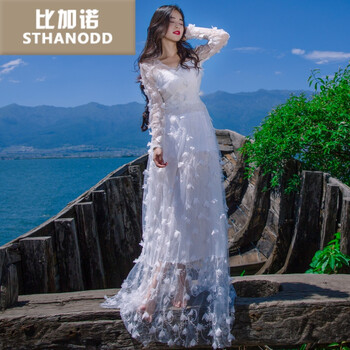 比加諾（STHANODD） 純色 流蘇，拉鏈，紗網(wǎng)，蕾絲，立體裝飾 連衣裙