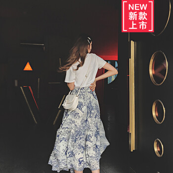 復古風(fēng)半身裙，打造甜美少女感