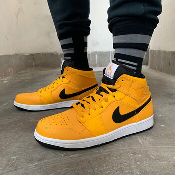 耐克（NIKE）籃球鞋554724-700/黑黃小新歡MID AJ1  41