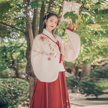 優(yōu)雅印花連衣裙，打造性感女人味