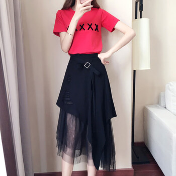 時尚純色連衣裙，打造優(yōu)雅女人味