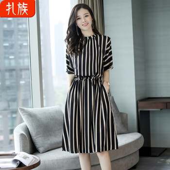 性感小心機，條紋連衣裙拯救你