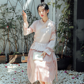 告別微胖界，蕾絲裙打造優(yōu)雅女神