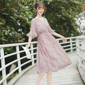 喇叭袖連衣裙，穿出優(yōu)雅小仙女