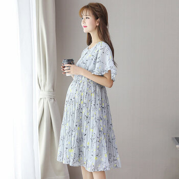 蕾絲連衣裙，穿出性感女神范
