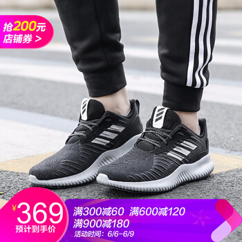 復(fù)古系帶運(yùn)動(dòng)男鞋，跑出青春活力