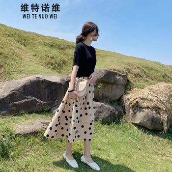 維特諾維（WEIENUOWEI） 純色  連衣裙