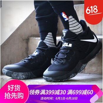耐克籃球鞋詹姆斯10