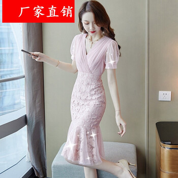 純色連衣裙，打造職場(chǎng)小蠻腰