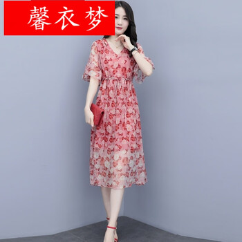 圓領(lǐng)連衣裙，穿出你的小性感