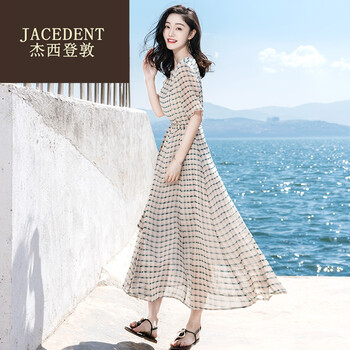 簡(jiǎn)約條紋裙，塑造曼妙身姿