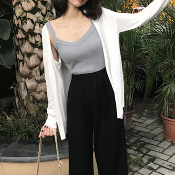 純色連衣裙，微胖女神的好選擇