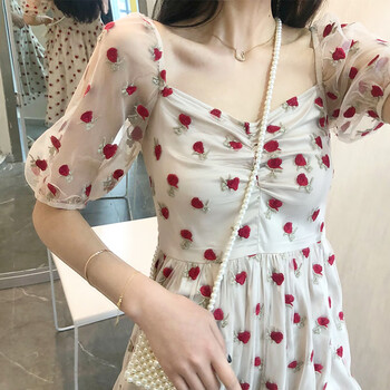 清新蕾絲連衣裙，打造優(yōu)雅小仙女