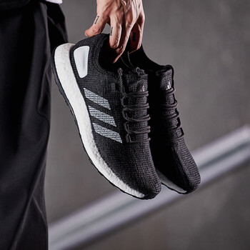 阿迪達斯（Adidas）跑步鞋CM8299黑色+純質 灰+亮白 