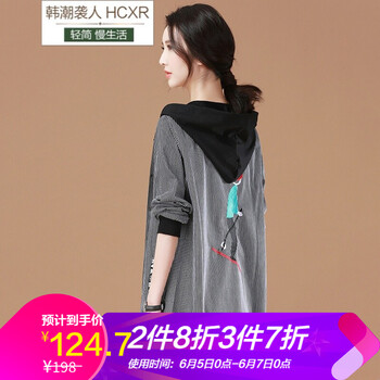 中長(zhǎng)款刺繡風(fēng)衣