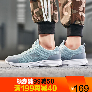 特步綜訓(xùn)鞋女