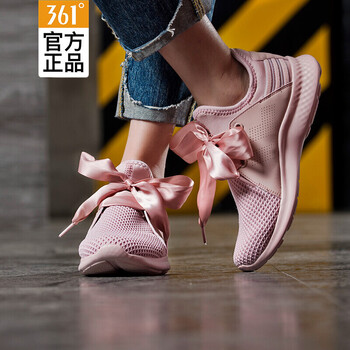 舒適系帶運(yùn)動(dòng)鞋，讓你的雙腳無憂