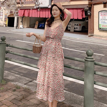 月繡伊裳 碎花 露肩，露背，褶皺 連衣裙