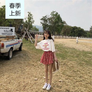純色連衣裙，讓你氣質(zhì)十足