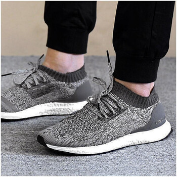 阿迪達(dá)斯（Adidas）跑步鞋DA9159灰 