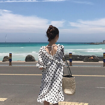 性感露肩裙，塑造優(yōu)雅女神