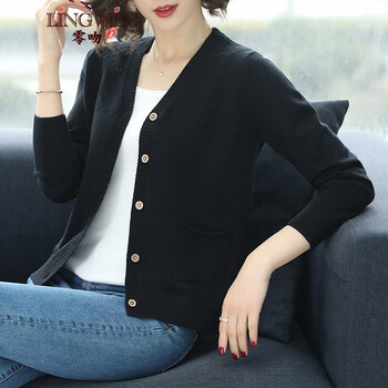 寬松短款上衣，打造精致小臉