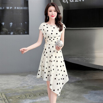 優(yōu)雅小性感，條紋裙穿出氣質(zhì)范