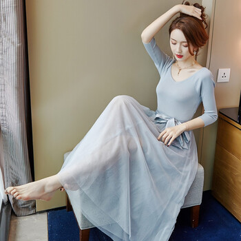 女神夏日，穿純色連衣裙更吸睛