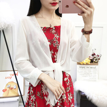 時(shí)尚翻領(lǐng)綁帶外套，打造個(gè)性女神