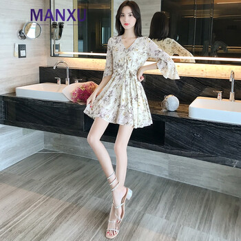 曼蓄（MANXU） 碎花 荷葉邊，綁帶，印花，木耳邊 連衣裙