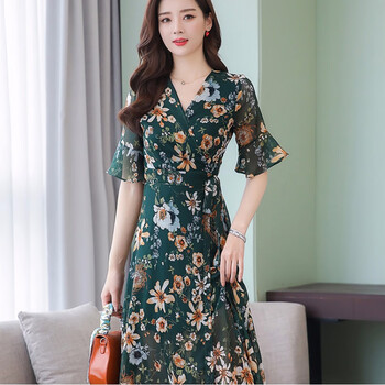 一字露肩短裙，拯救你的味蕾