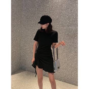純色吊帶裙，塑造優(yōu)雅小仙女