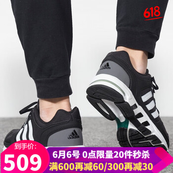 系帶運(yùn)動(dòng)跑鞋，讓你的青春更有范