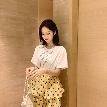 時(shí)尚小白裙，打造甜美少女感
