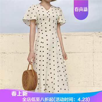 純色露肩短裙，打造優(yōu)雅小仙女