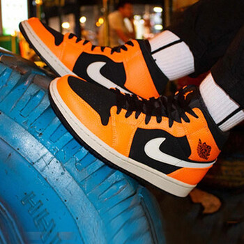 耐克Nike籃球鞋554724-062黑橙小扣碎 