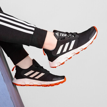 阿迪達(dá)斯（Adidas）跑步鞋AQ0259  41