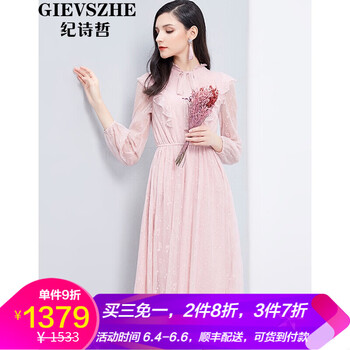 優(yōu)雅露肩連衣裙，打造性感女人味
