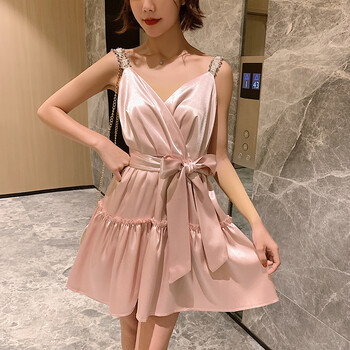 純色荷葉邊，打造優(yōu)雅小仙女