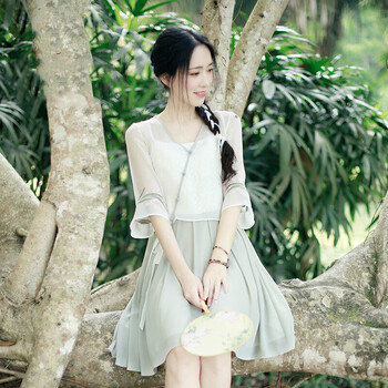 純色連衣裙，讓你秒變女神范