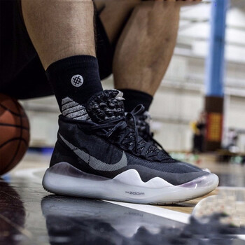 舒適籃球鞋，讓運動(dòng)事半功倍