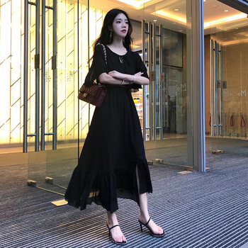 減齡小白裙，打造氣質(zhì)女人味