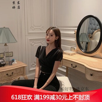 字母上衣，打造迷人瓜子臉