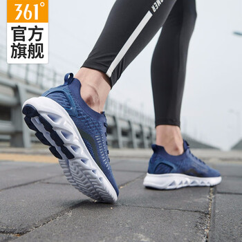 經典透氣的系帶跑鞋，運動更舒適