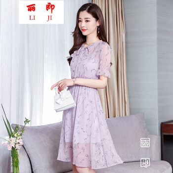 圓領(lǐng)連衣裙，穿出女神范