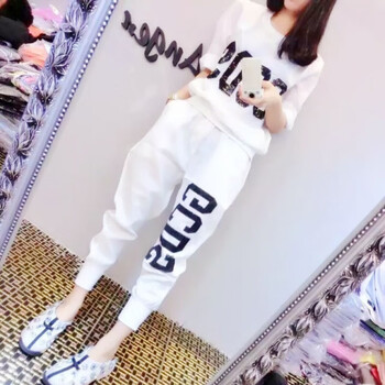 時(shí)尚印花連衣裙，穿出你的美