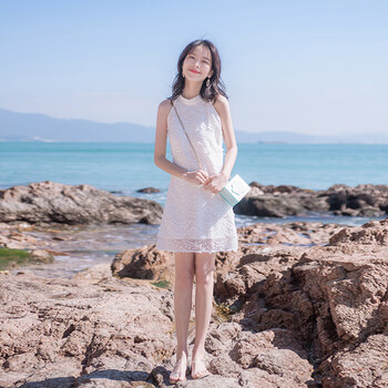 蕾絲連衣裙，穿出性感女神范