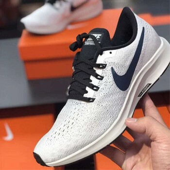 NIKE跑步鞋942851-102 40