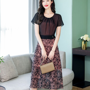 個性純色連衣裙，打造優(yōu)雅小仙女