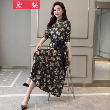 的露肩連衣裙，讓你秒變女神范